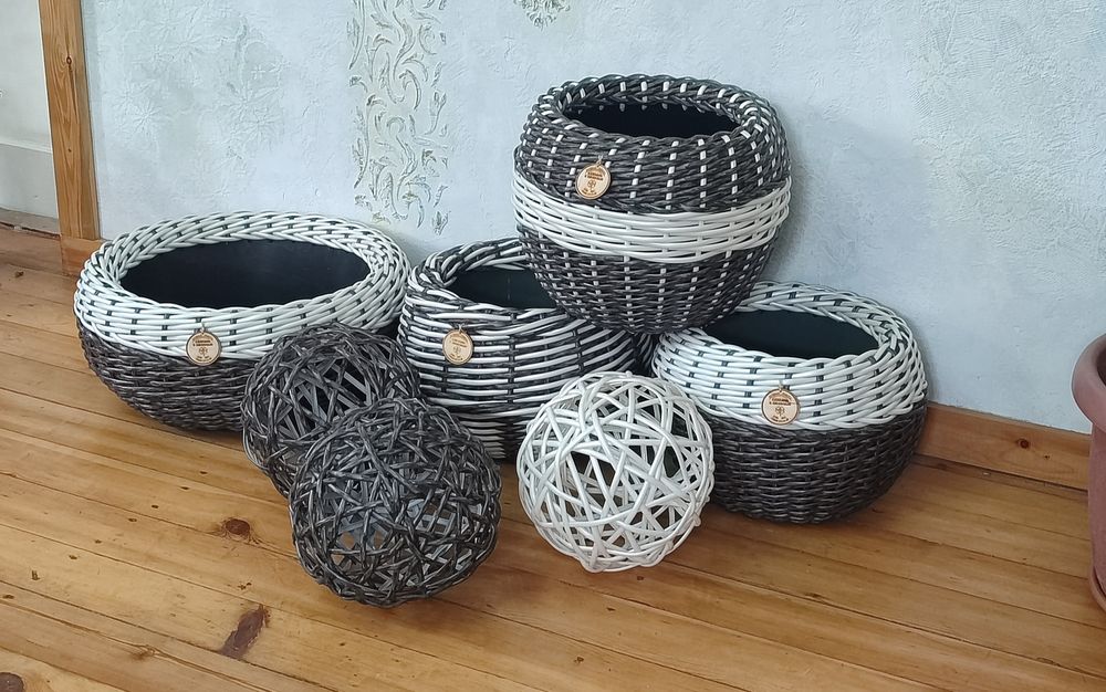 Кашпо из искусственного ротанга