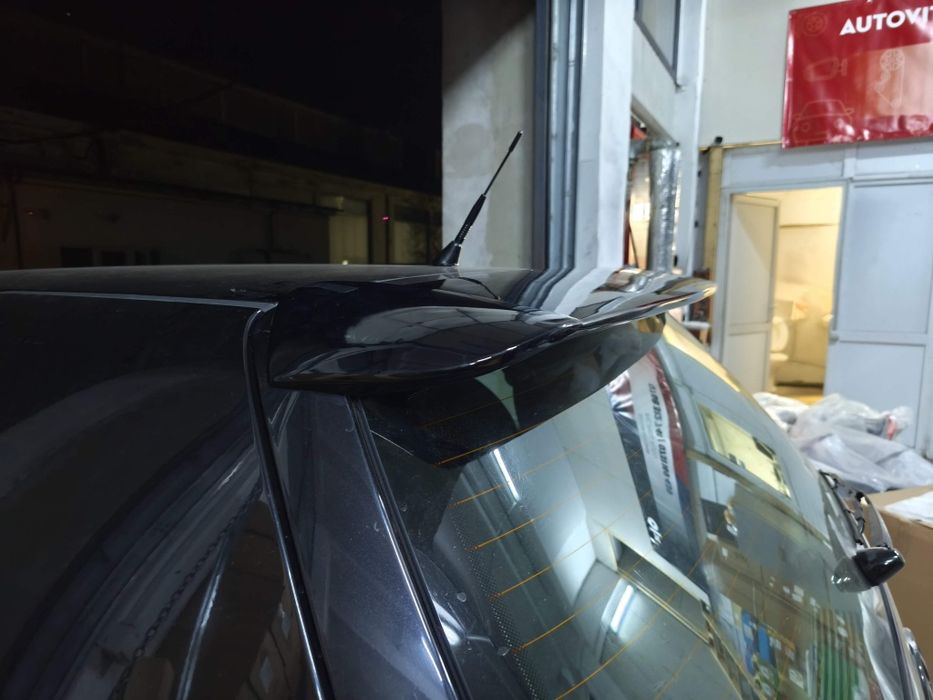 Eleron golf 4 negru lucios