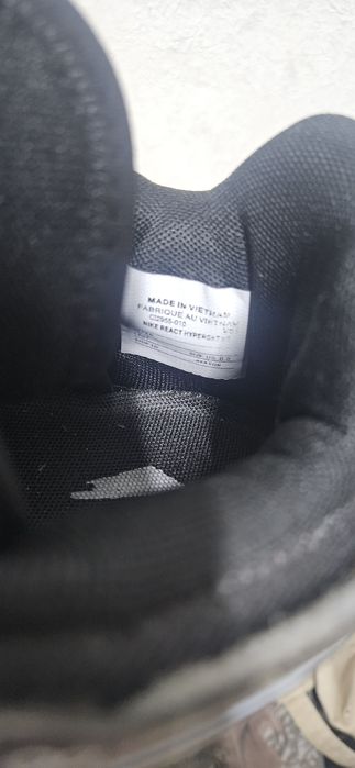 Продам Кроссовки для волейбола