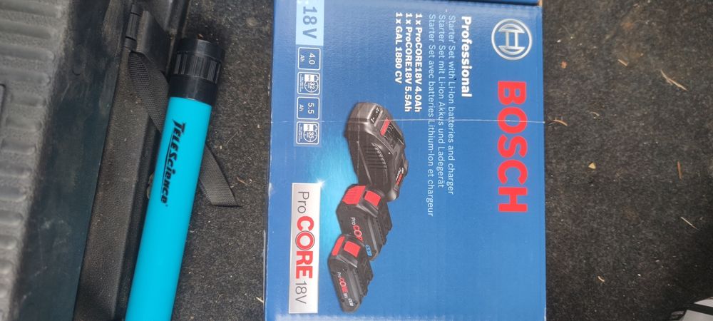 Bosch încărcător/acumulatori set nou
