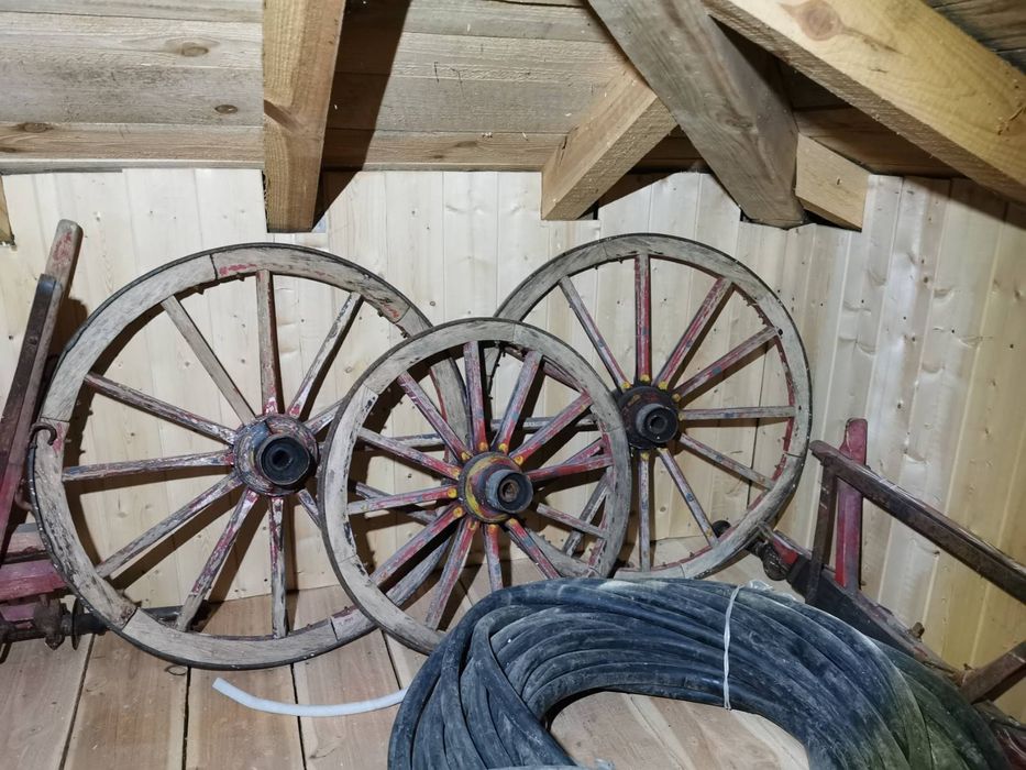 Стара каруца шиненка