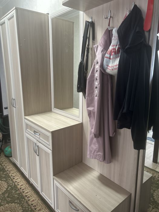 Продам прихожую срочно