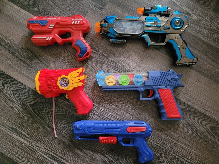 Продам детские пистолеты все 3000