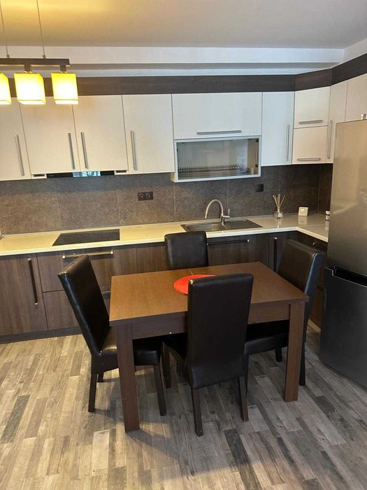 Închiriez apartament cu 3 camere în centrul Bistriței,