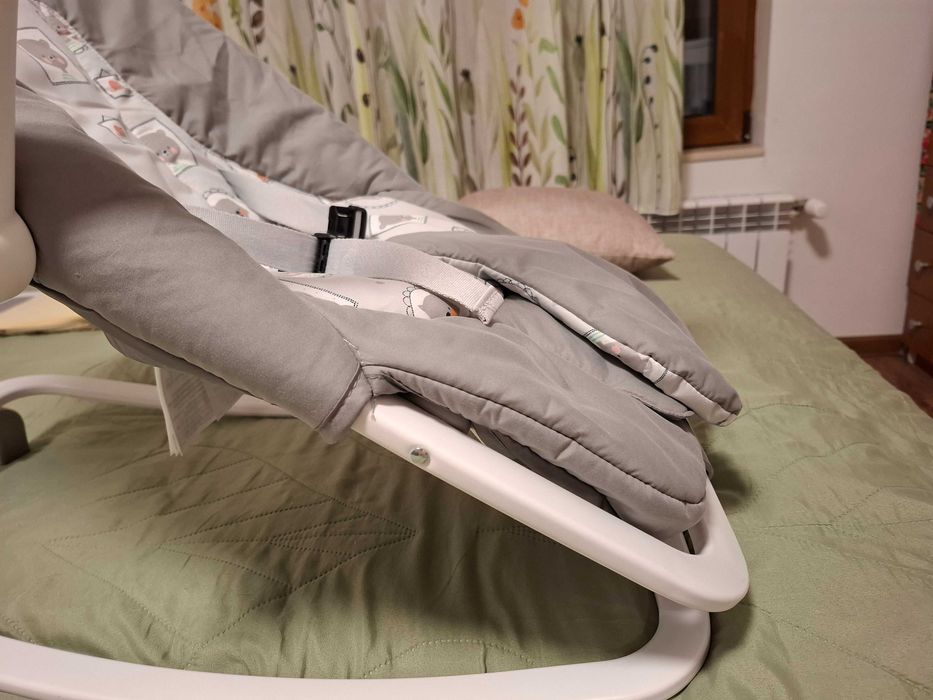 Люлеещ се шезлонг за бебе