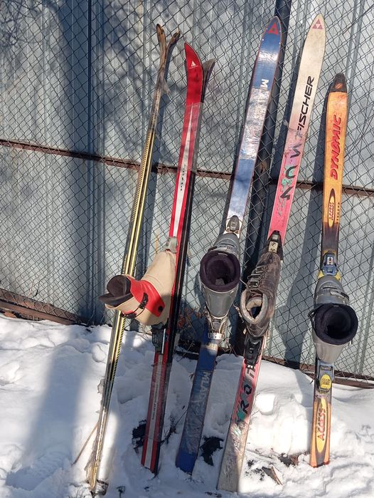 Продам лыжи  и  ботинки б/у