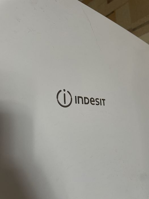 Холодильник , марка Indesit