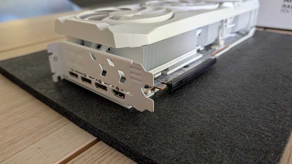 Видео Карта PowerColor Radeon Red Devil Spectral White RX 9070 XT 16GB GDDR6