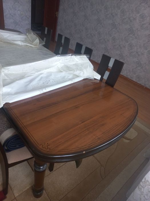 Продаётся стол для зала