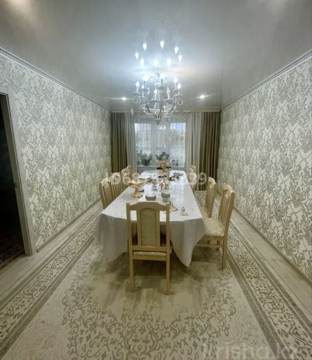 5 комнатная квартира в городе Аксу