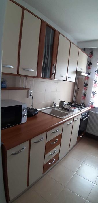 Proprietar – Închiriez  Apartament Studio Modern 42 mp, Zona Pietroasa, Etaj 3 + Boxă și Balcon Încălzit
