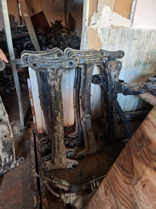 Задний балка камри 10 20 Привозной