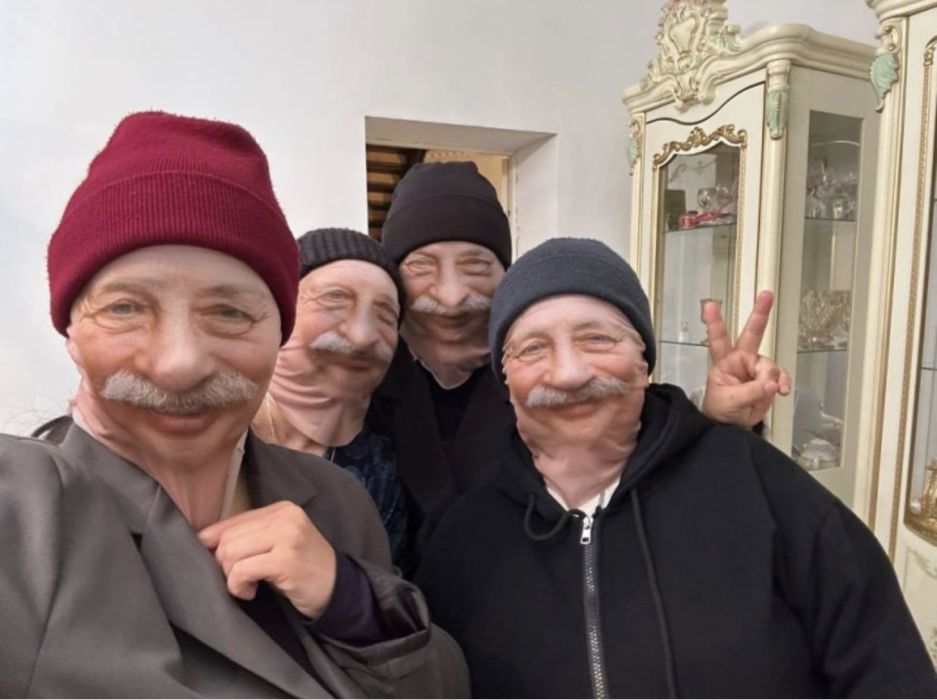 Шапка маска для поздравлений .