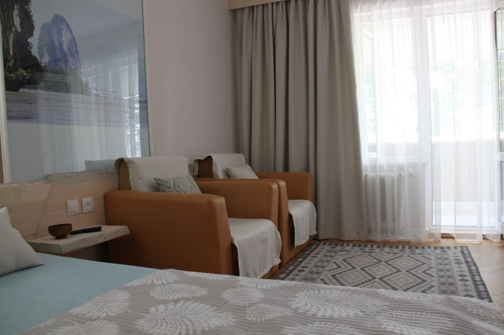 Сдаю квартиру посуточно, м.Космонавтов. Центр, чисто, мак. на 2х чел .