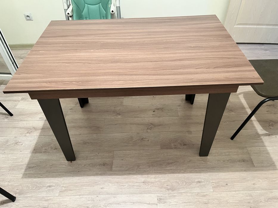 Обеденный стол