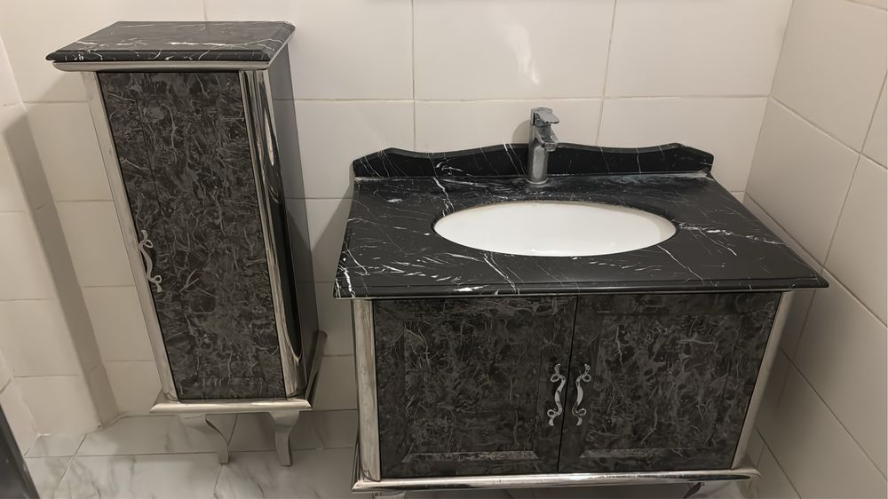 Срочно продам комплек для ванной шкаф