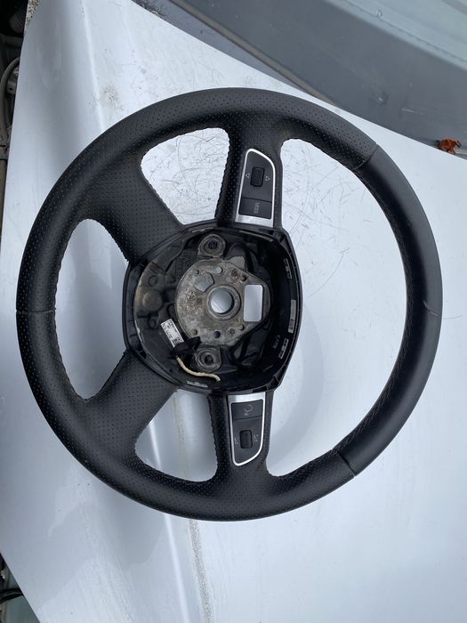 Кожен волан за Ауди А4 /Audi A4/B8/мулти волан /