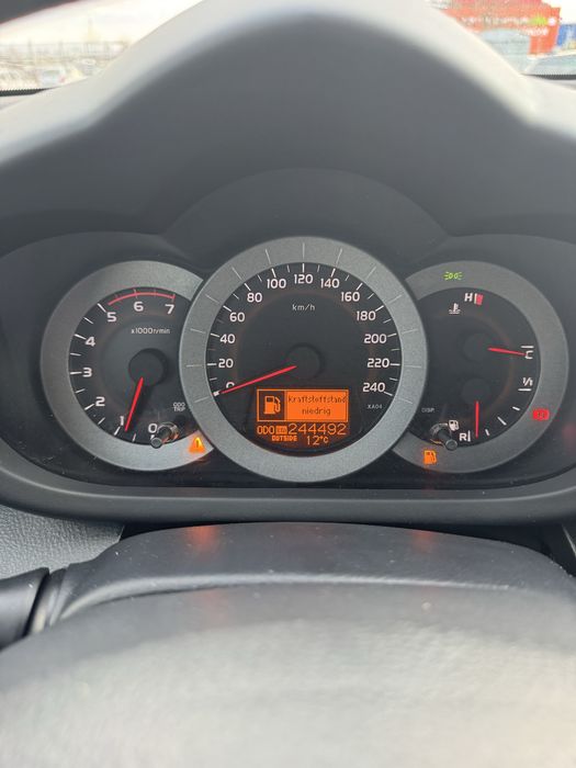 Продавам Toyta RAV 4