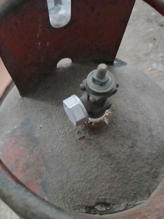 Продам газ баллон с винтелом