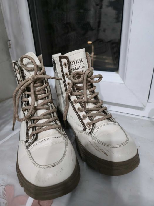 Продаю теплые ботинки