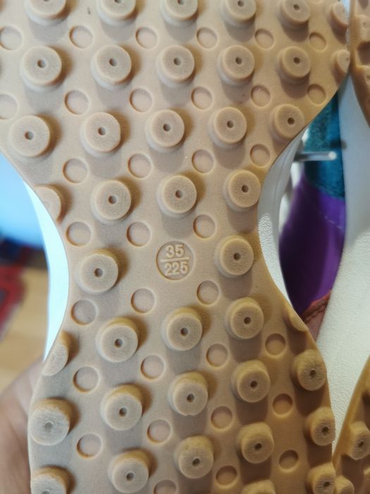 Продам детские кроссовки