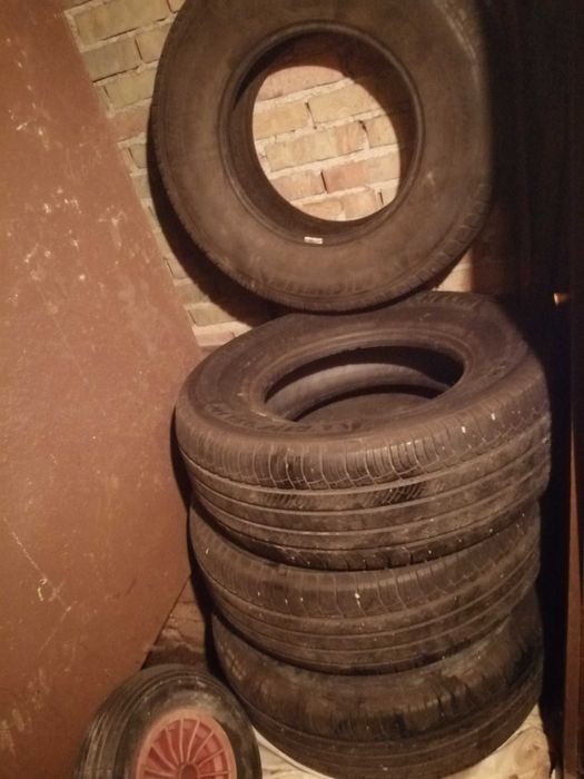 Продавам зимни  гуми втора ръка за джип.