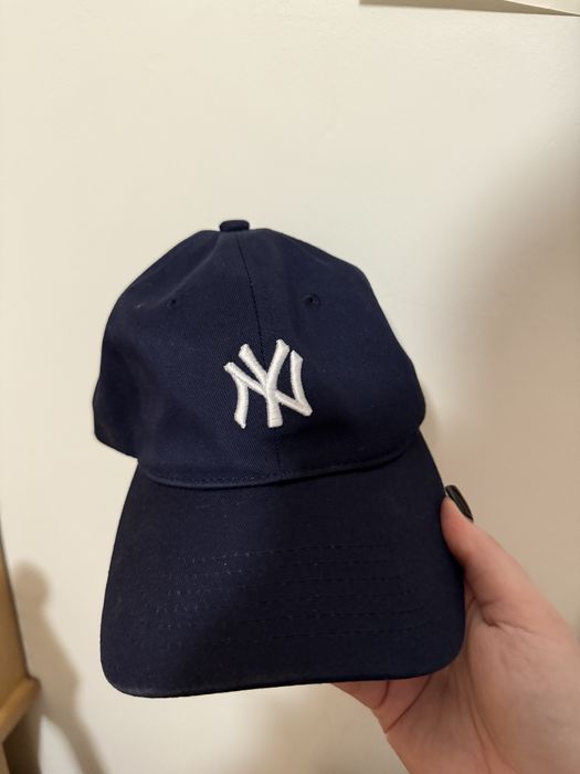 Темно-синяя кепка MLB