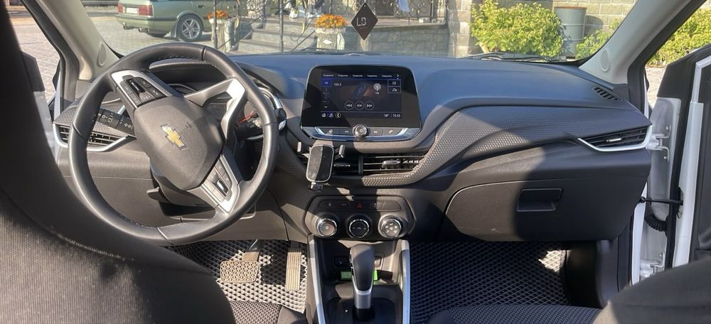 Машина Chevrolet Onix 2025 года