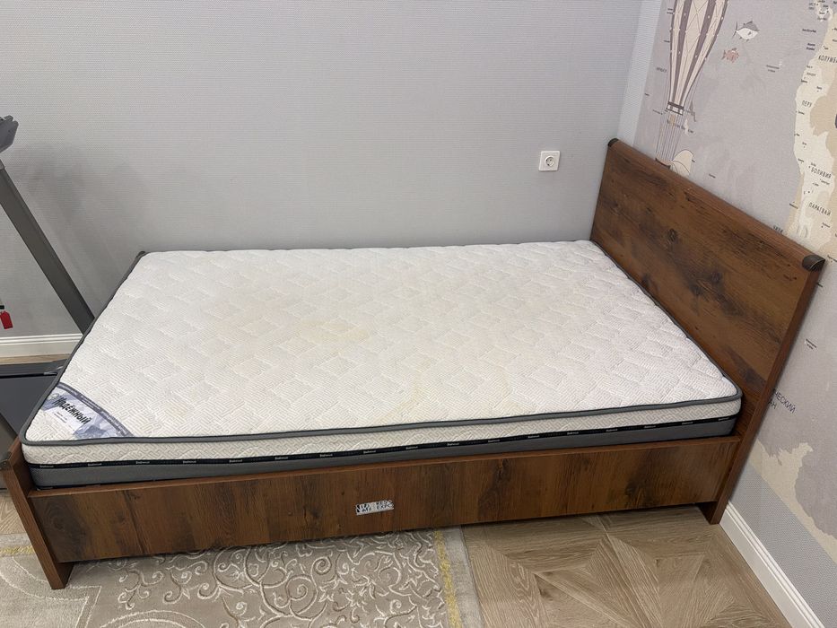 Продаю кровать полуторка