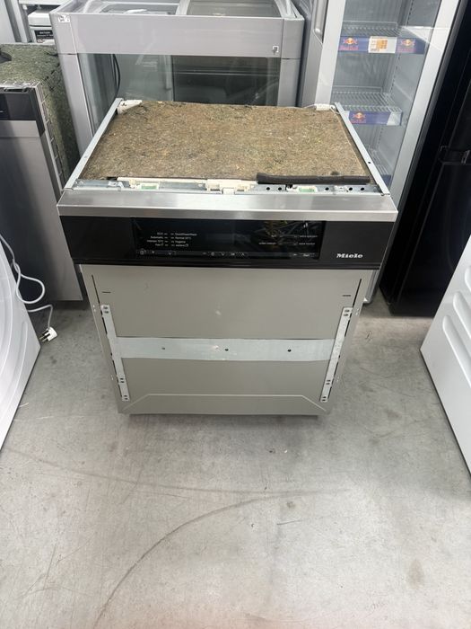 Съдомиялна MIELE 60/см с три кошници