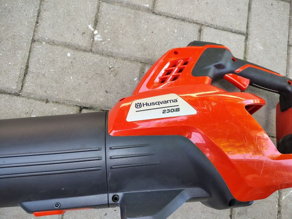 Vând suflanta Husqvarna