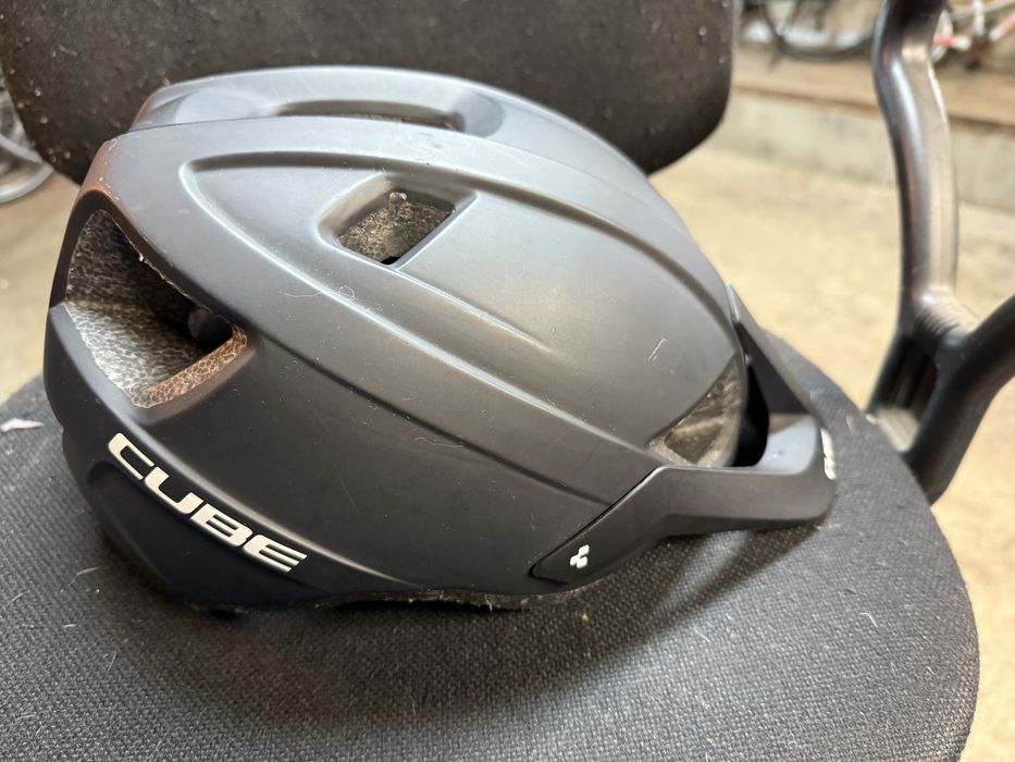 Оригинална каска Cube.