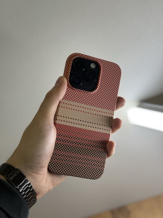 Чехлы на Айфон PITAKA с Magsafe