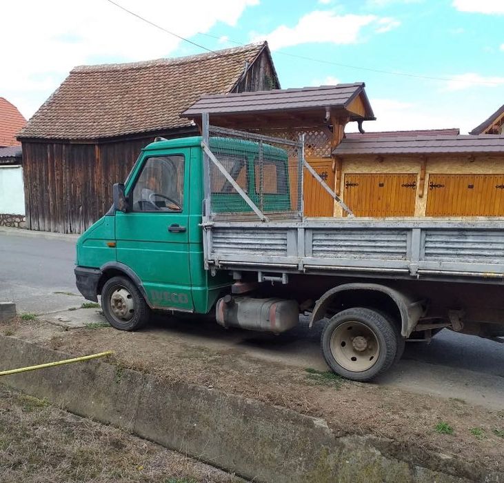 Camioneta Iveco basculantă