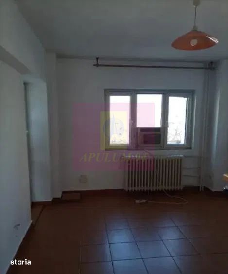 Vanzare apartament 5 camere stradal in zona Piata Unirii-Sfanta Vineri
