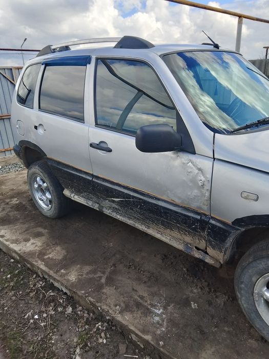 Продаётся Шевроле нива хорошие состояние