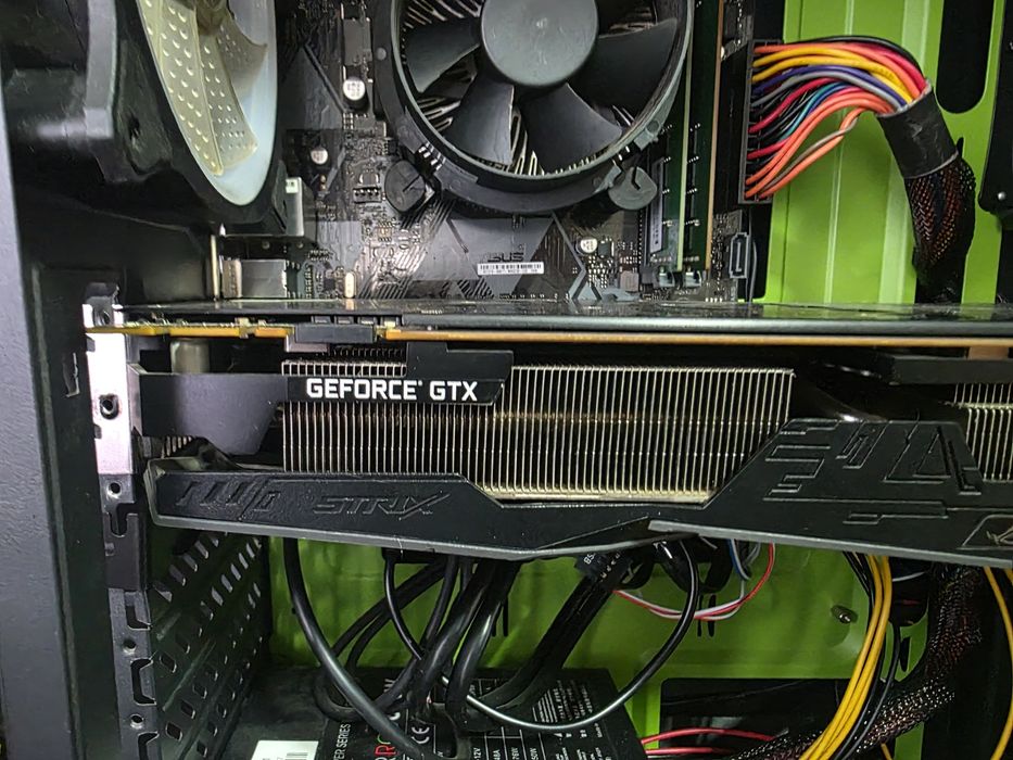 Vand PC Gaming sau schimb cu Laptop