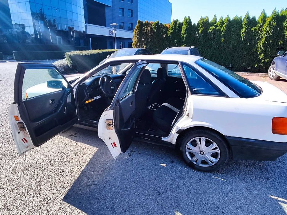 Лек автомобил AUDI 80 (яйце)