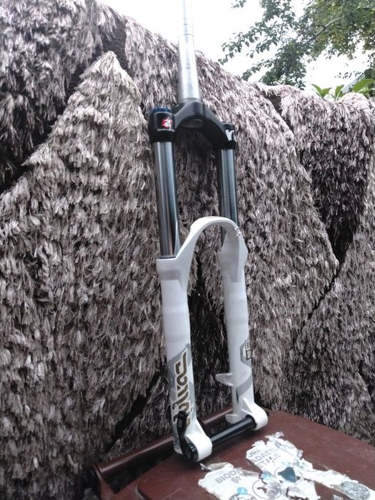 Vând furcă rockshox domain 318