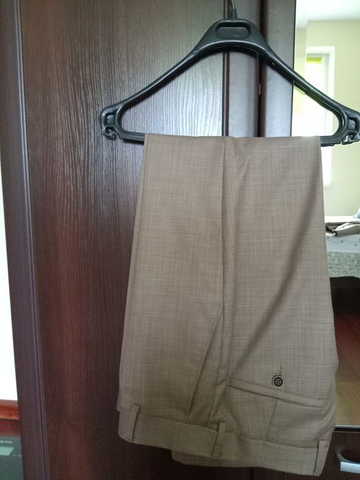 Продам брючный костюм