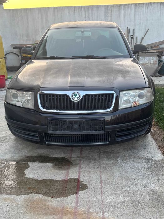 ŠKODA SUPERB 1.9 TDI 131 CP (AWX) | 2007 | 235.865 km | Înmatriculată | Pentru piese sau restaurare