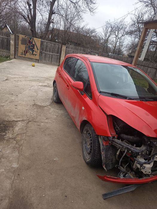 Vând Opel corsa pentru piese de schimb sau schimb.
