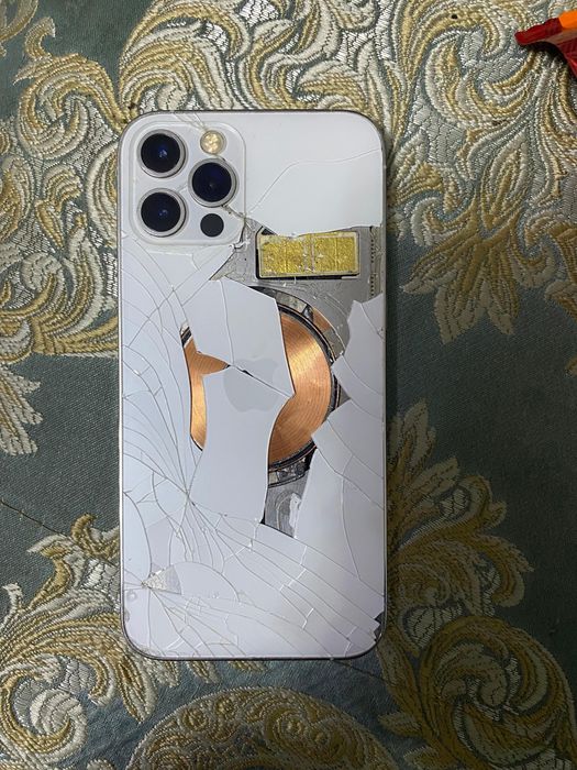 Айфон 12про.