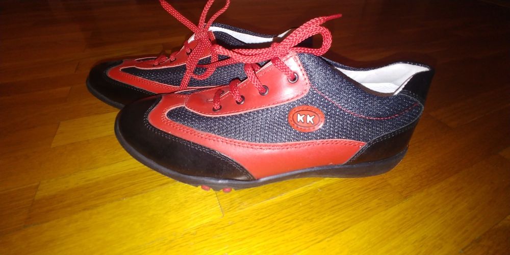 Нови обувки на Колев и Колев, номер 34