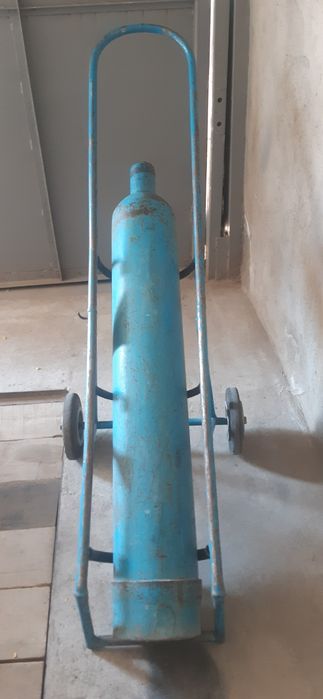 Кислородный баллон с тележкой
