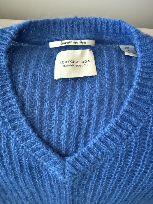 Дамски пуловери Guess