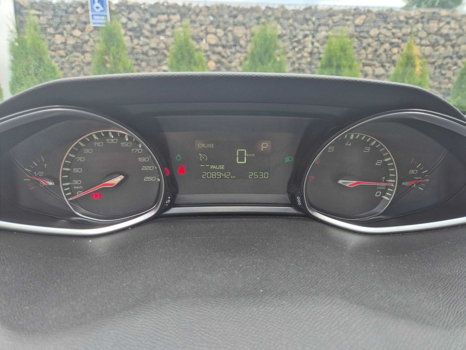 Peugeot 308, an 2014, Cutie automata
