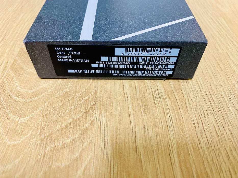 НОВ !!! Samsung Galaxy Z Flip7, 12GB RAM, 512GB, 5G, Coralred, ЗОРА