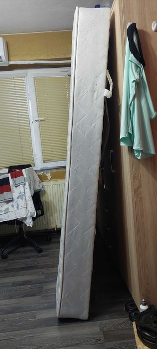 Пружинен матрак 160 на 200 на 20см.Много запазен.