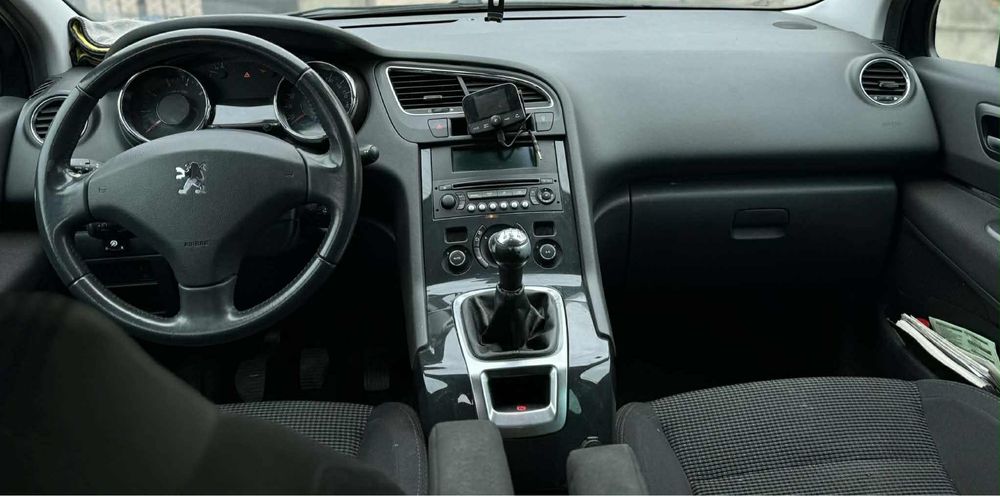 Vând. Peugeot. 5008. 1.6.112. Cp.  Benzină + gaz. 7 locuri. 2011